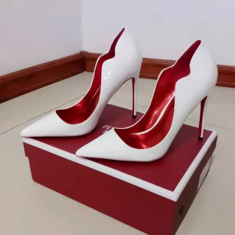 Scarlett – Escarpins vernis à talon aiguille