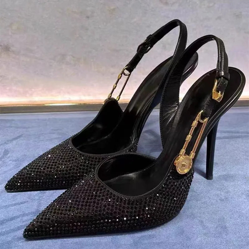 Astoria – Escarpins slingback à strass et détail doré