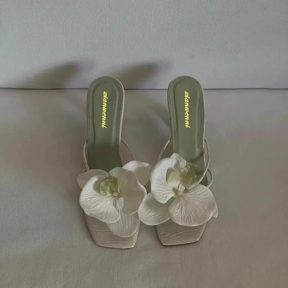 Orchidée – Mules florales à talon fin