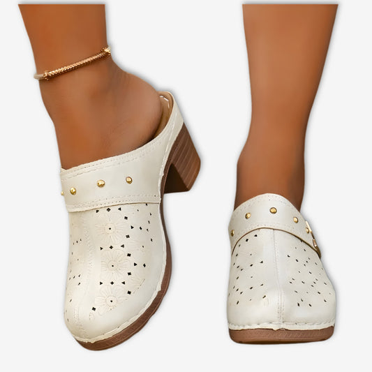 Clara – Sabots ajourés avec détail métallique