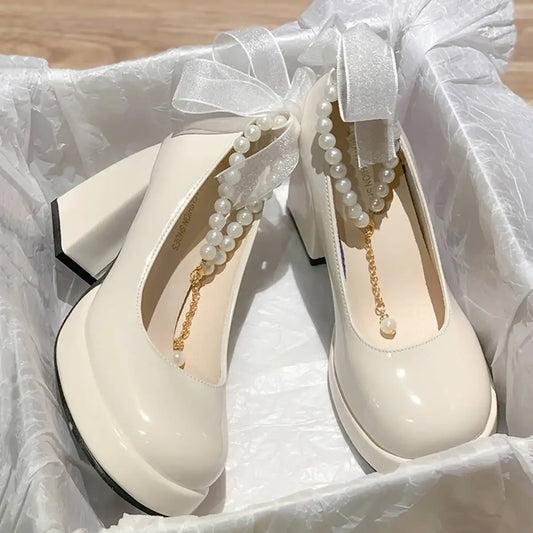 Perlina – Mary Janes vernies à bride perles et nœud satiné